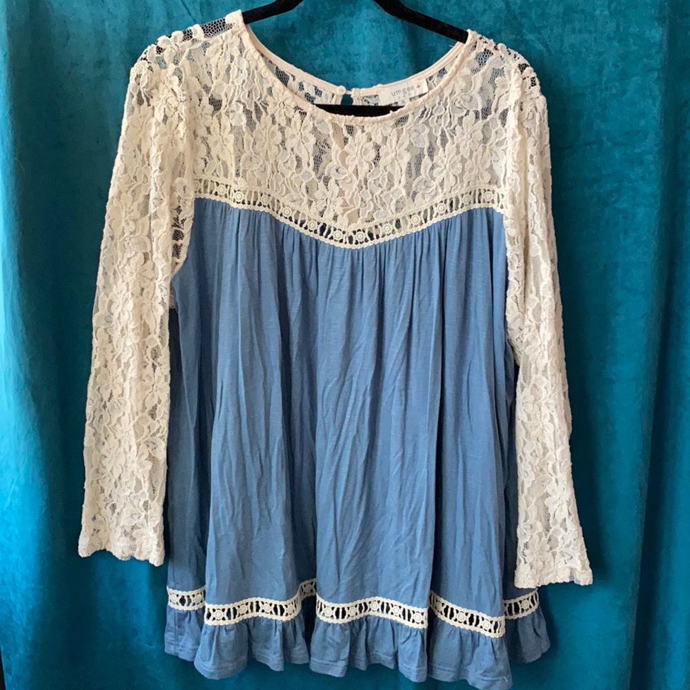 SOLD Long Sleeve Lace Top